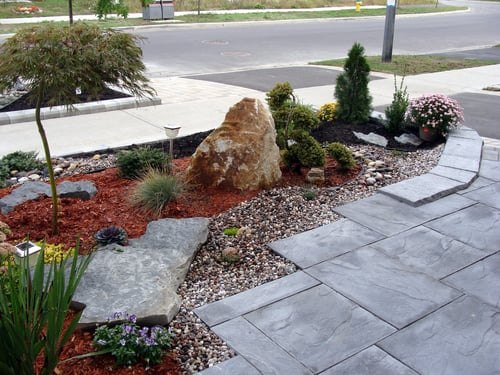 Neatly edged lawn and trimmed shrubs along a Florida driveway
